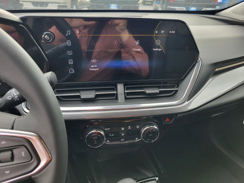 New 2026 Chevrolet Trax ACTIV w/ Sunroof Package FWD image 18