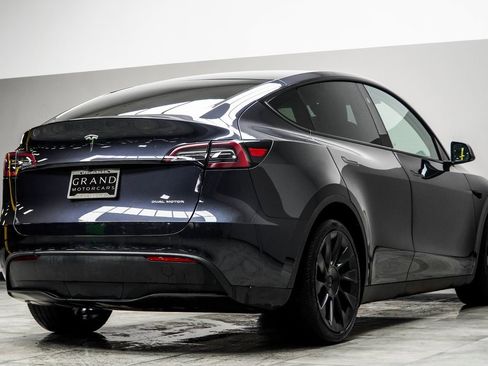 Used 2024 Tesla Model Y Long Range image 12