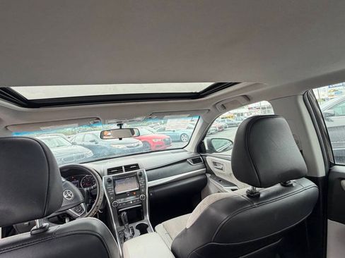 Used 2017 Toyota Camry XSE w/ Moonroof Package FWD image 18