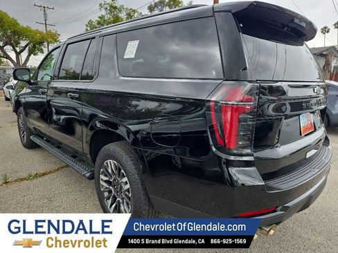 Used 2025 Chevrolet Suburban Z71 AWD/4WD image 4
