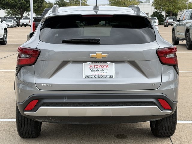 Used 2025 Chevrolet Trax LT w/ LT Convenience Package FWD image 5