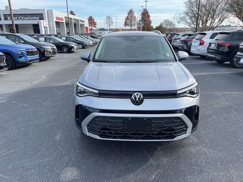 Used 2025 Volkswagen Taos SE image 8