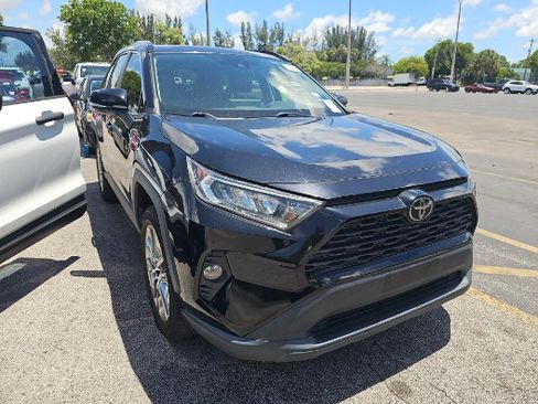 Used 2021 Toyota RAV4 XLE Premium FWD image 3