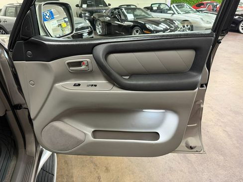 Used 2007 Toyota Land Cruiser image 25