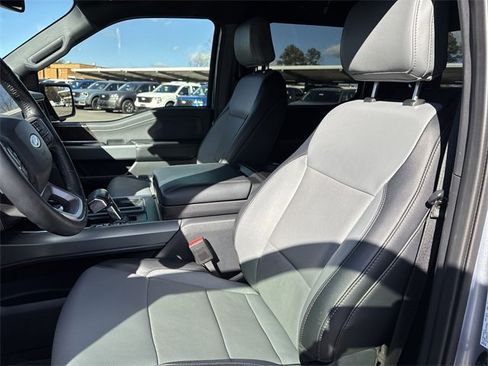 Used 2022 Ford F150 Lightning Lariat image 11