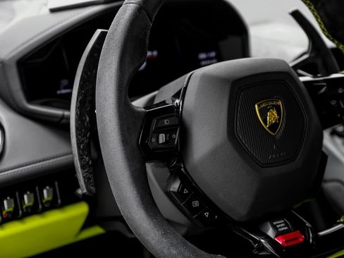 Used 2022 Lamborghini Huracan EVO RWD image 14