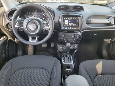 Used 2023 Jeep Renegade Altitude AWD/4WD image 4