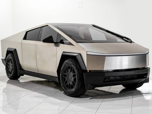 Used 2024 Tesla Cybertruck AWD Crew Cab image 3