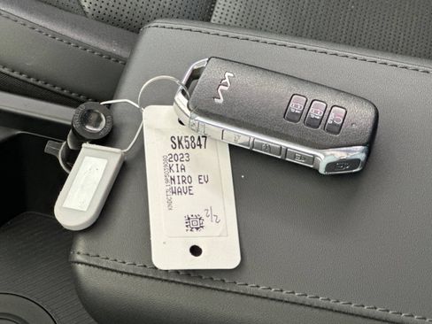 Certified 2023 Kia Niro Wave FWD image 34
