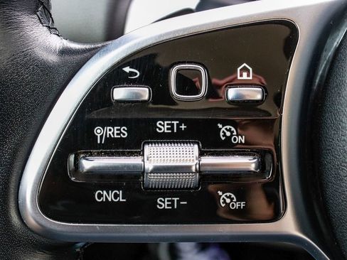 Used 2022 Mercedes-Benz GLB 250 4MATIC image 29