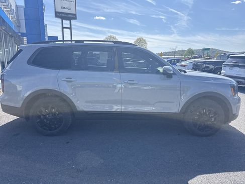 Used 2025 Kia Telluride AWD image 2