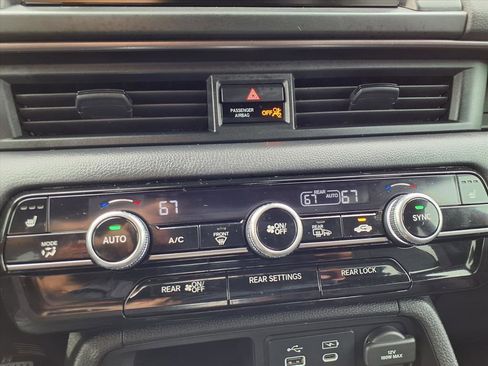 Certified 2024 Honda Pilot TrailSport image 8