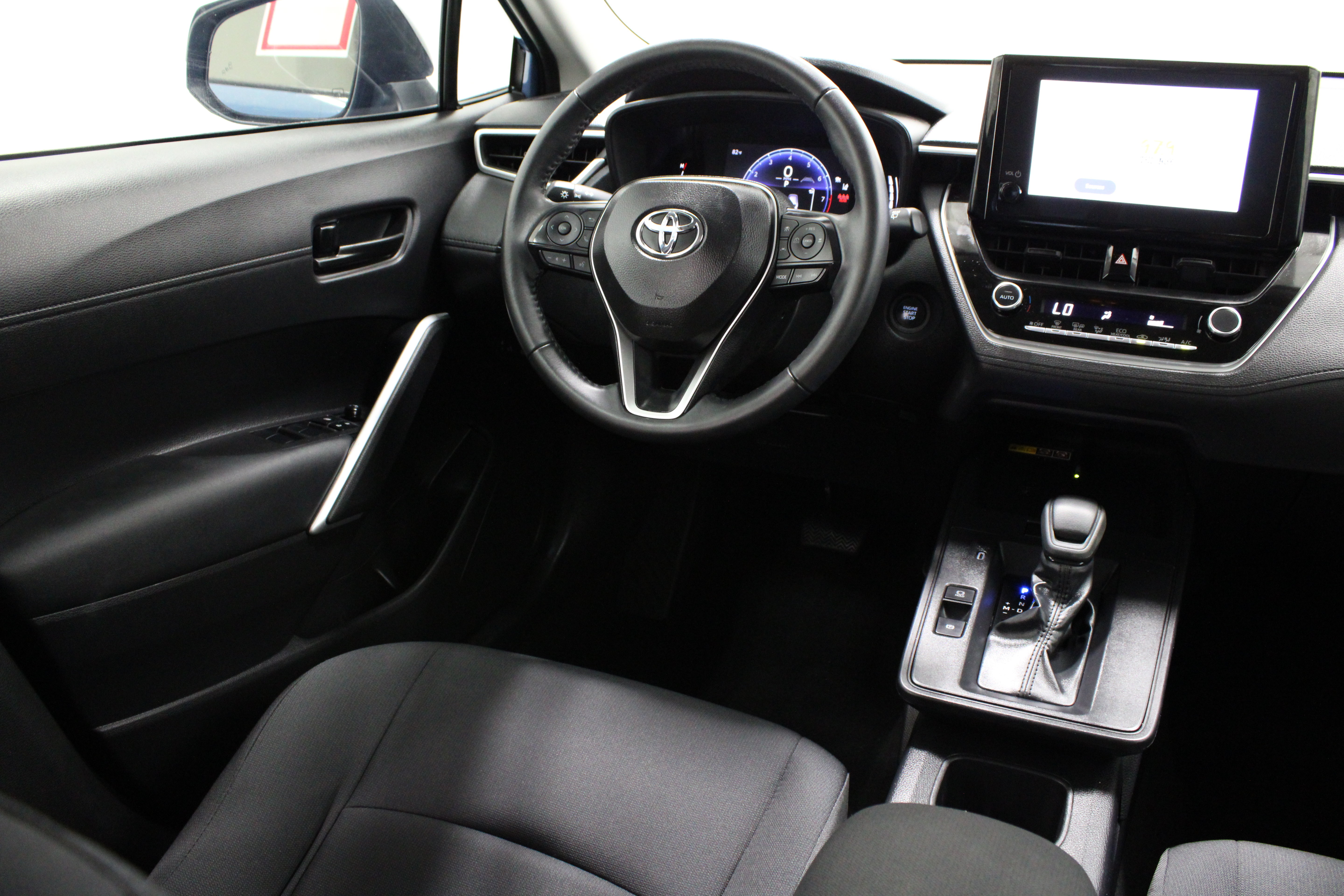 Used 2026 Toyota Corolla Cross LE FWD image 29