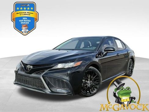 Used 2022 Toyota Camry SE image 1