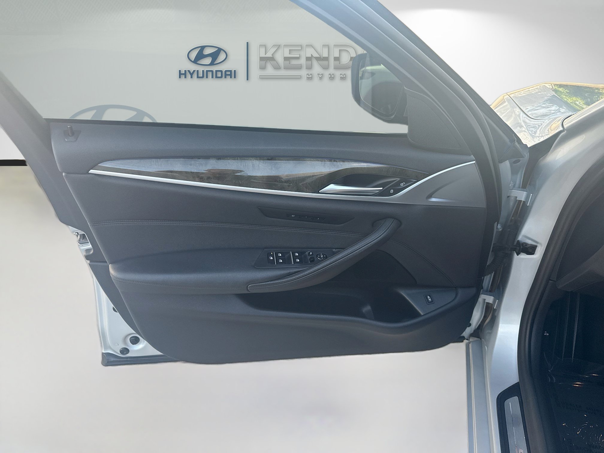 Used 2020 BMW 530i RWD image 18