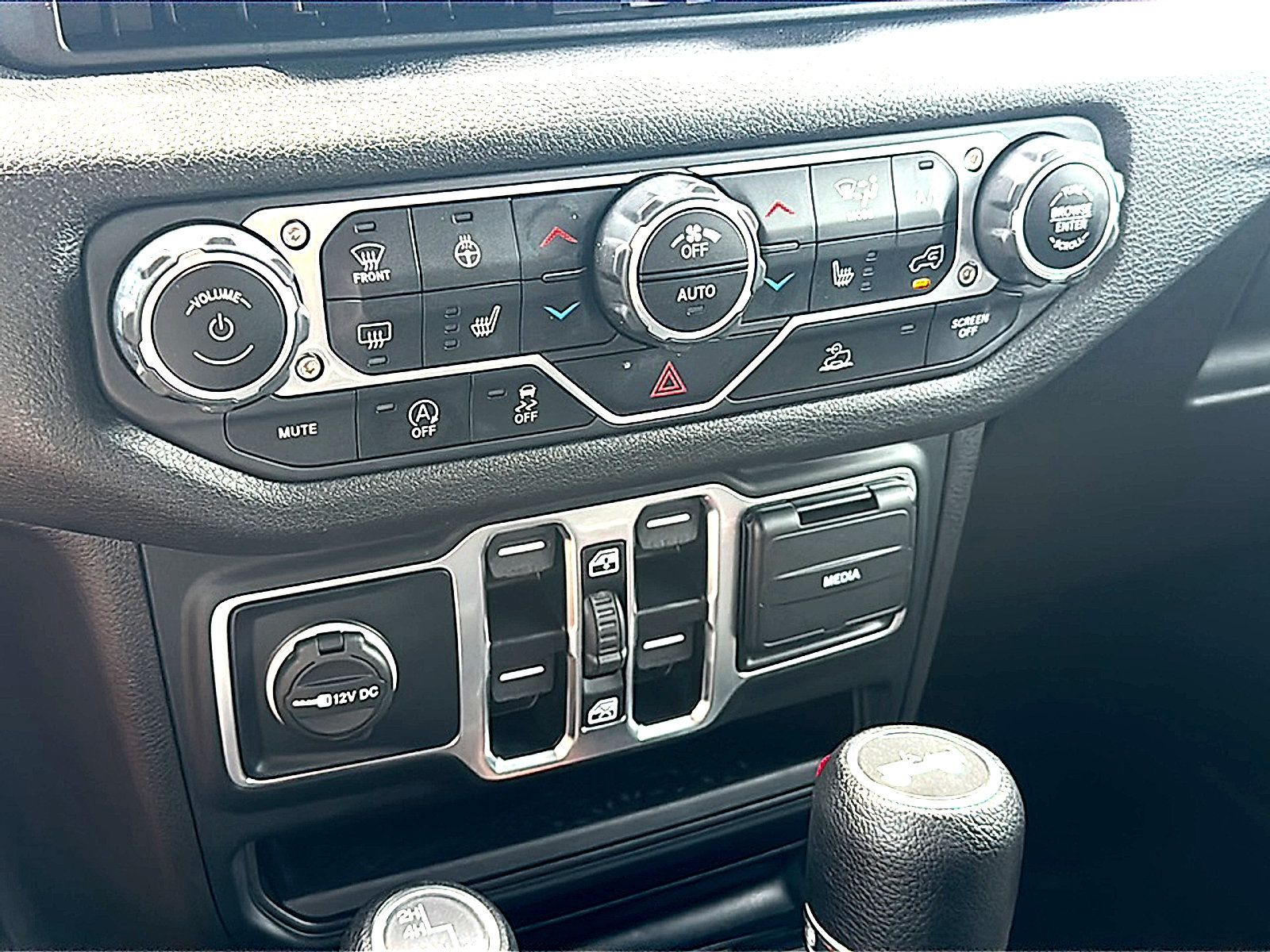 Used 2024 Jeep Wrangler Unlimited Sport AWD/4WD image 33