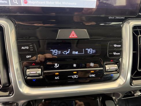 Certified 2023 Kia Sorento SX AWD/4WD image 28