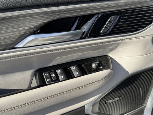 Certified 2024 Jeep Wagoneer L Series II w/ Flexible Seating Group image 10