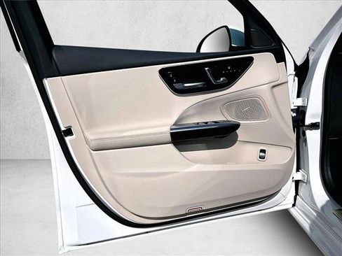 Used 2025 Mercedes-Benz C 300 Sedan image 18