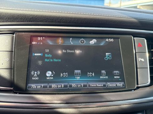 Used 2019 Buick Enclave Essence AWD/4WD image 18