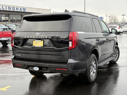 Certified 2025 Ford Expedition Active image 5
