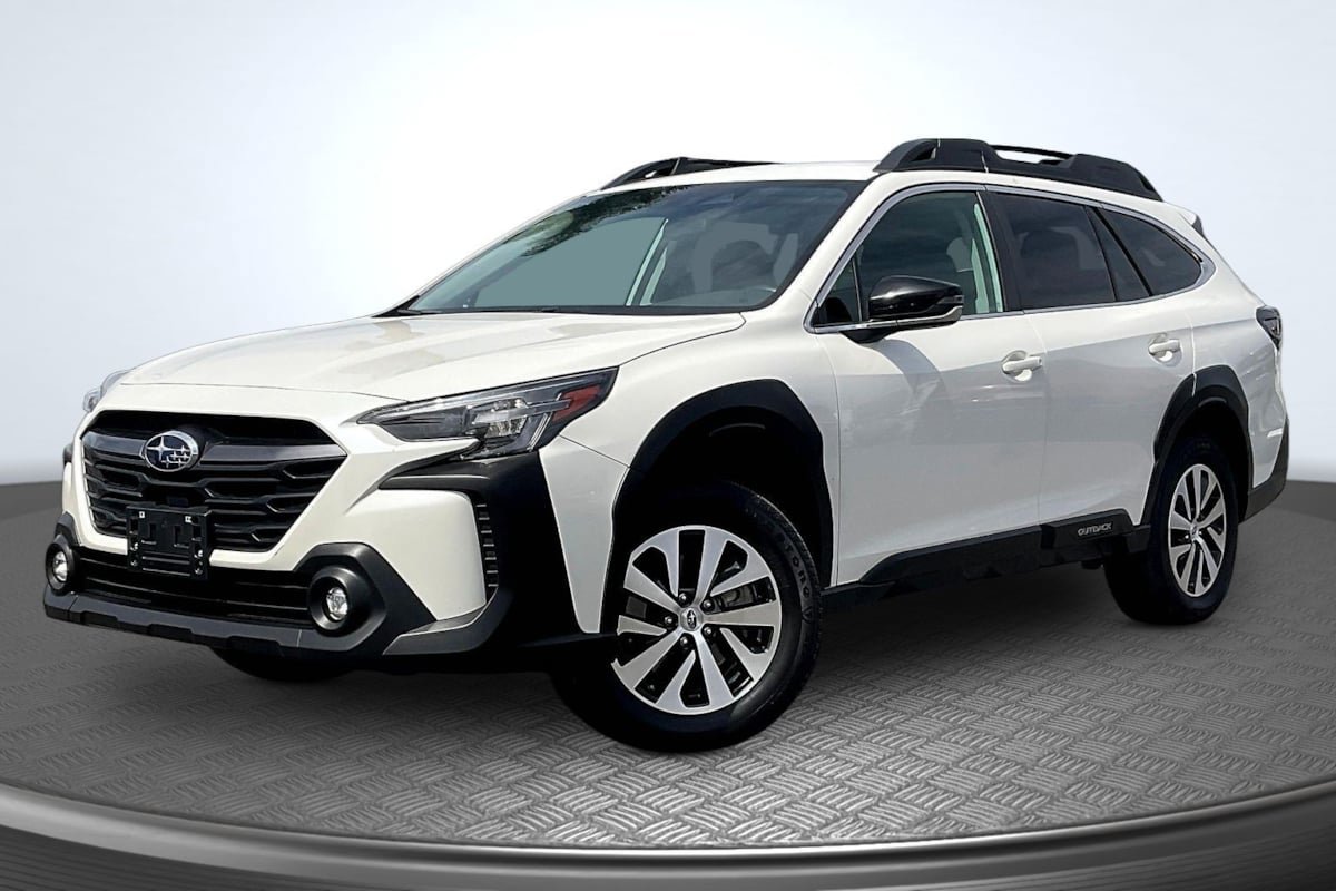 Used 2024 Subaru Outback Premium AWD/4WD image 12