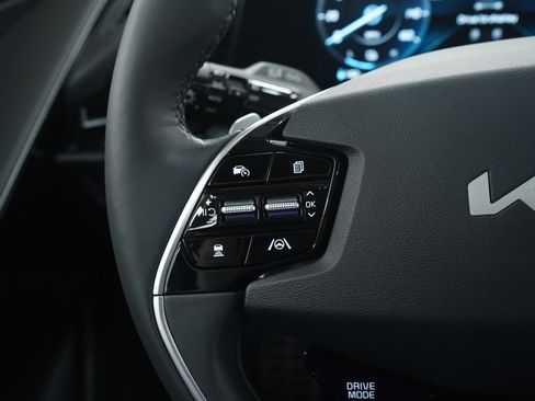 Used 2023 Kia Niro Wave image 24