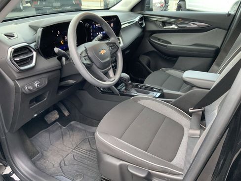 Used 2024 Chevrolet TrailBlazer LS w/ LS Convenience Package image 23