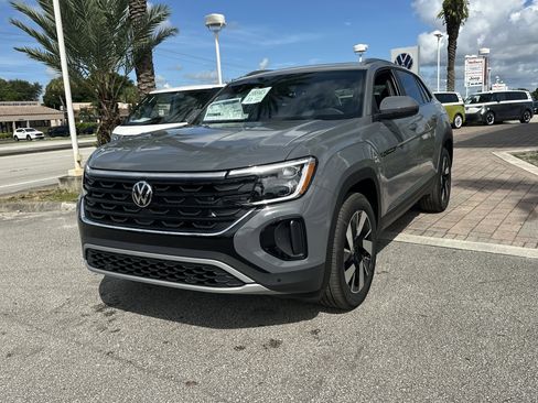 New 2026 Volkswagen Atlas Cross Sport SE FWD image 2