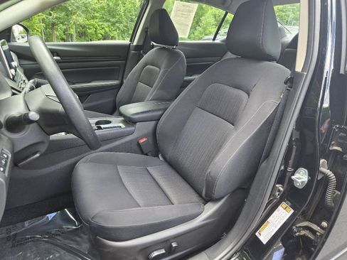 Used 2025 Nissan Altima 2.5 SV FWD image 12