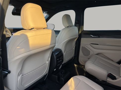 New 2025 Jeep Grand Cherokee L Limited image 21