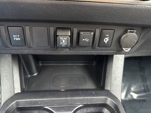 Used 2020 Toyota Tacoma TRD Sport AWD/4WD image 22