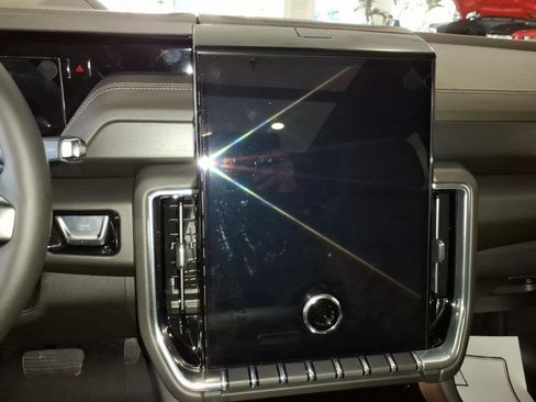 New 2025 GMC Yukon XL Denali w/ Sun & Power Step Package image 19