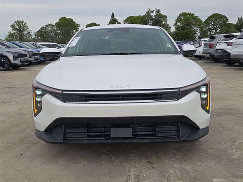 New 2025 Kia K4 LXS image 3