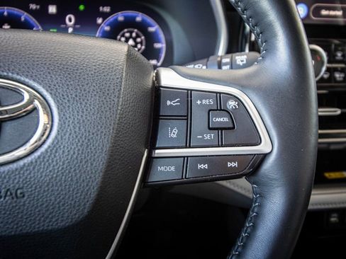 Used 2023 Toyota Highlander Limited image 31