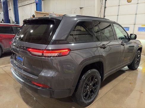 Certified 2024 Jeep Grand Cherokee Altitude image 6
