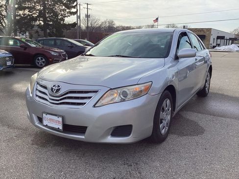 Used 2010 Toyota Camry image 4