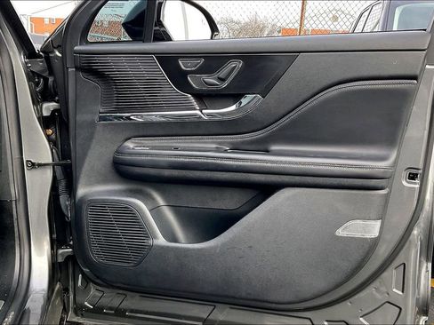 Used 2022 Lincoln Corsair AWD w/ Premium Package image 22