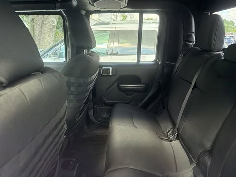 Used 2021 Jeep Gladiator Willys AWD/4WD image 8