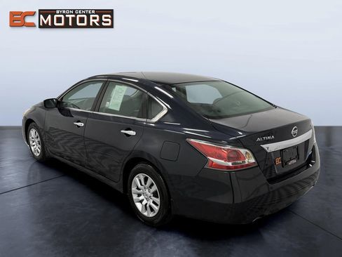 Used 2014 Nissan Altima 2.5 S FWD image 4