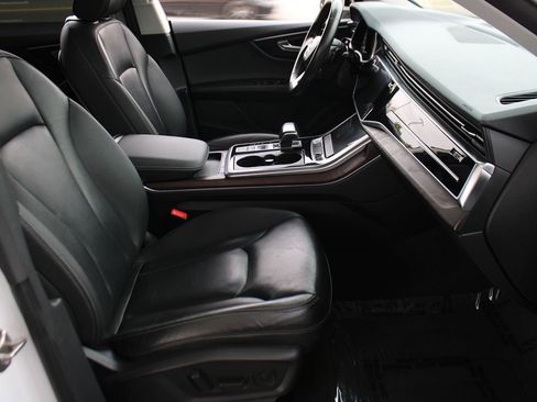 Used 2019 Audi Q8 Premium Plus w/ Premium Plus AWD/4WD image 32