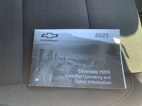 Used 2025 Chevrolet Silverado 1500 LT image 31