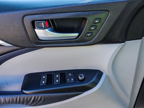 Used 2016 Toyota Highlander Limited image 39