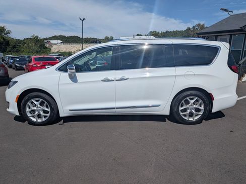 Used 2019 Chrysler Pacifica Limited FWD image 3