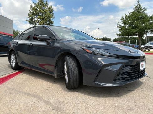 Used 2025 Toyota Camry LE FWD image 4