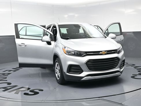Used 2019 Chevrolet Trax LS image 21