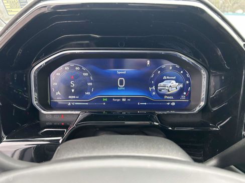 Used 2025 Chevrolet Silverado 1500 LT AWD/4WD image 25