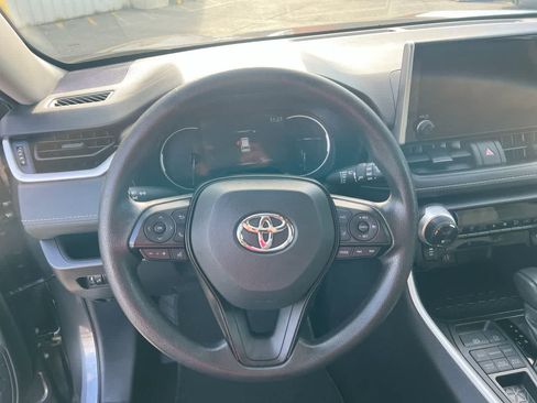 Used 2025 Toyota RAV4 XLE AWD/4WD image 14