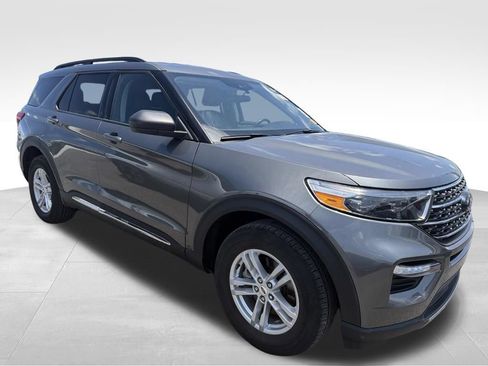 Used 2024 Ford Explorer XLT w/ Equipment Group 202A AWD/4WD image 19