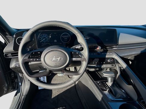 New 2025 Hyundai Elantra SEL image 8